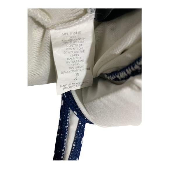 La Blanca one piece swimsuit skirted vneck blue white pattern size 6. Blue white - Picture 12 of 12